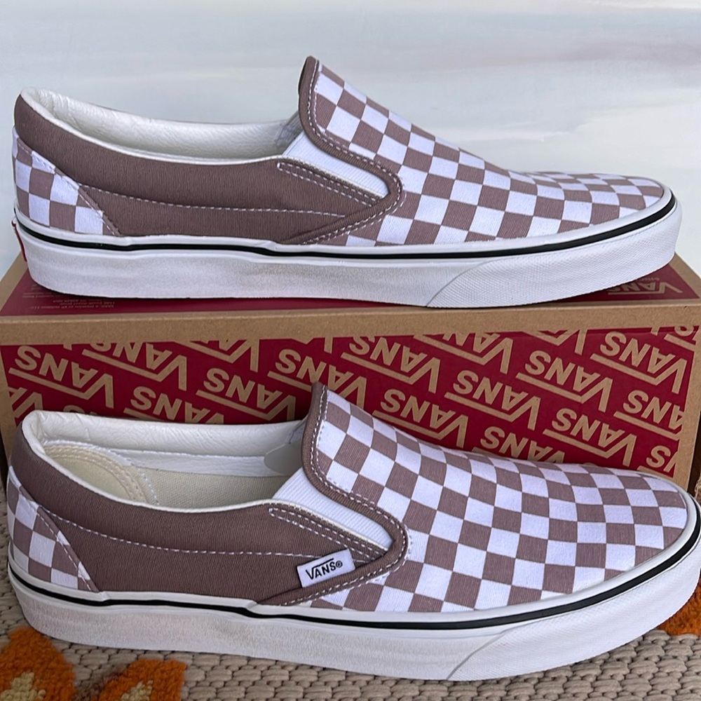 Vans Men’s Classic Slip-On
Color Theory Checkerboard
VN000BVZC9|
Sneakers